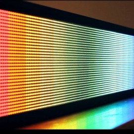 Бегущая строка RGB (полноцветная), 325*37см Бегущая строка RGB (полноцветная) 325*37 см, влагозащищенная.
Отображение полноценного видео, текстовой информации и анимации.
Таймер включения и выключения. 
Шаг пикселя: 10 мм.  
Возможность трансляции температуры воздуха (доп. оплата).
